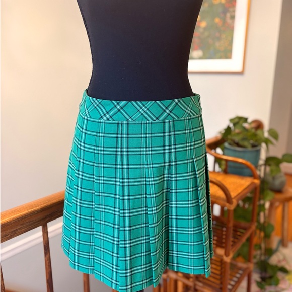 Aritzia Dresses & Skirts - Aritzia Sunday Best Green Plaid Pleated Skirt